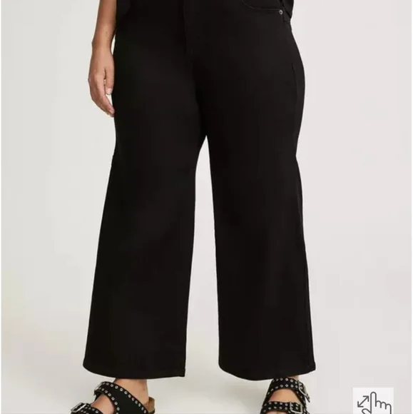 Torrid Black Cropped Jeans NWT - Picture 3 of 4